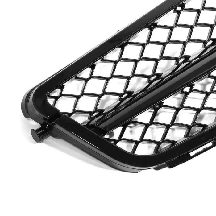 Juodos, blizgios grotelės skirtos Mercedes-Benz C klasė W204 - Image 5