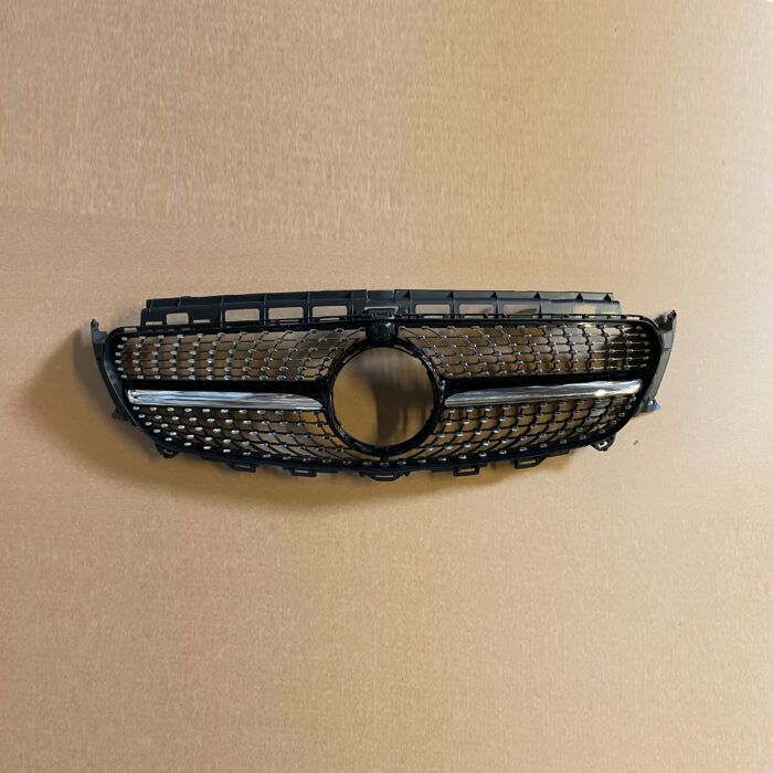 Juodos, blizgios grotelės skirtos Mercedes-Benz W213 - Image 1