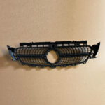 Juodos, blizgios grotelės skirtos Mercedes-Benz W213 - Image 2