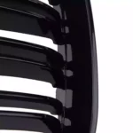 Juodos, blizgios, dvigubos grotelės skirtos BMW E81, E82, E87, E88 LCI (2007-2013) - Image 3