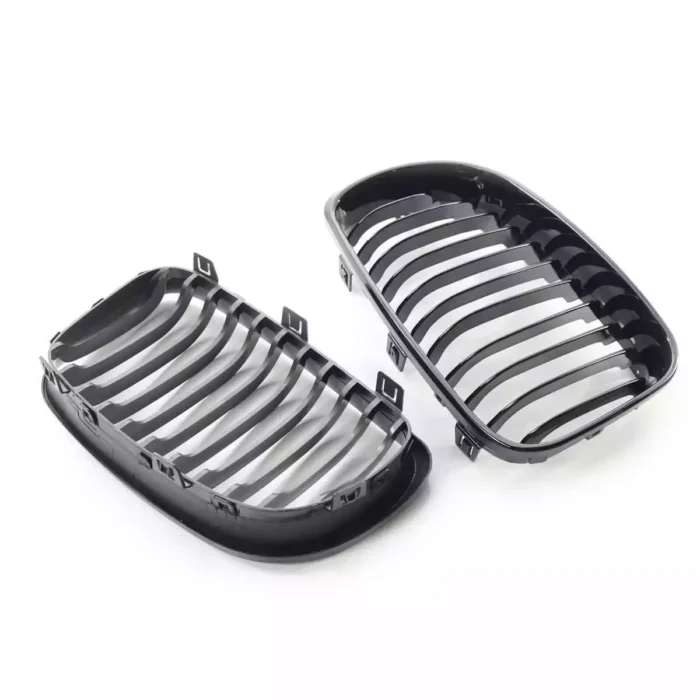 Juodos, blizgios, viengubos grotelės skirtos BMW E81, E82, E87, E88 LCI (2007-2013) - Image 4