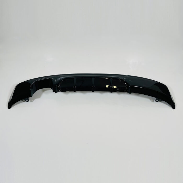 Juodas, blizgus (2x0) galinio buferio difuzorius skirtas BMW F22, F23 - Image 1