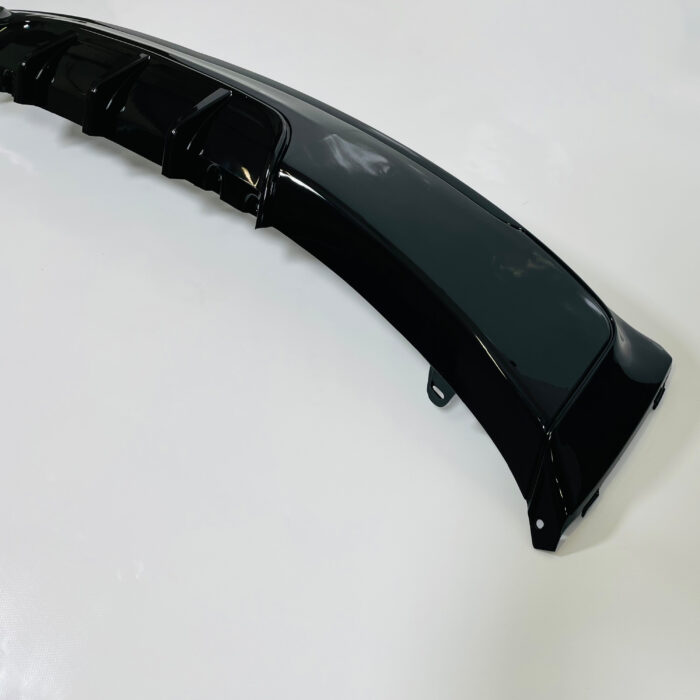 Juodas, blizgus (2x0) galinio buferio difuzorius skirtas BMW F22, F23 - Image 3