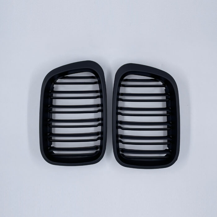 Juodos, matinės, dvigubos grotelės skirtos BMW E46 PRE-LCI (1998-2001) - Image 3