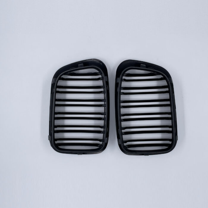 Juodos, matinės, dvigubos grotelės skirtos BMW E46 PRE-LCI (1998-2001) - Image 4