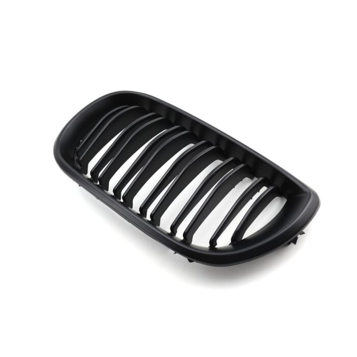 Juodos, matinės, dvigubos grotelės skirtos BMW E46 LCI (2001-2005) - Image 4