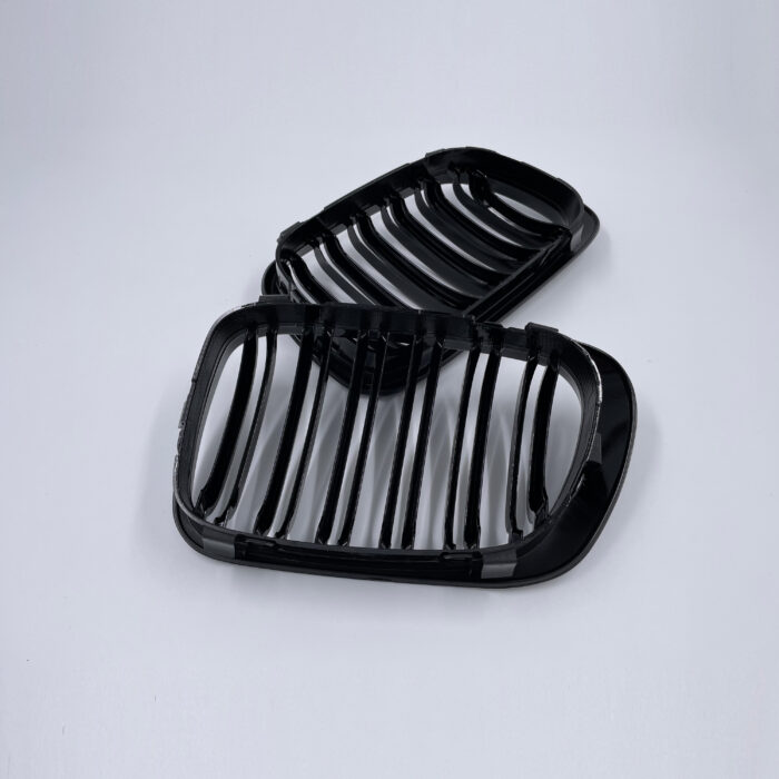 Juodos, blizgios, dvigubos grotelės skirtos BMW E46 PRE-LCI (1999-2003) - Image 2