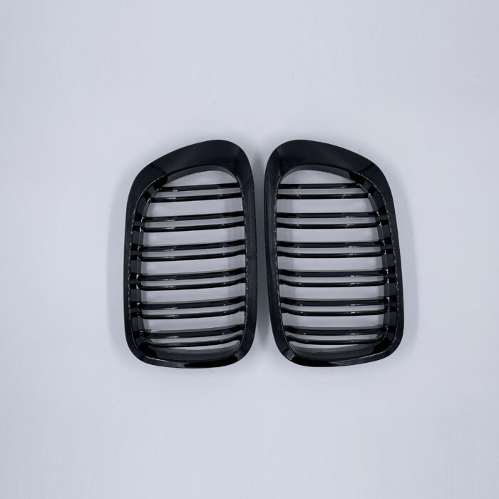 Juodos, blizgios, dvigubos grotelės skirtos BMW E46 PRE-LCI (1999-2003) - Image 3