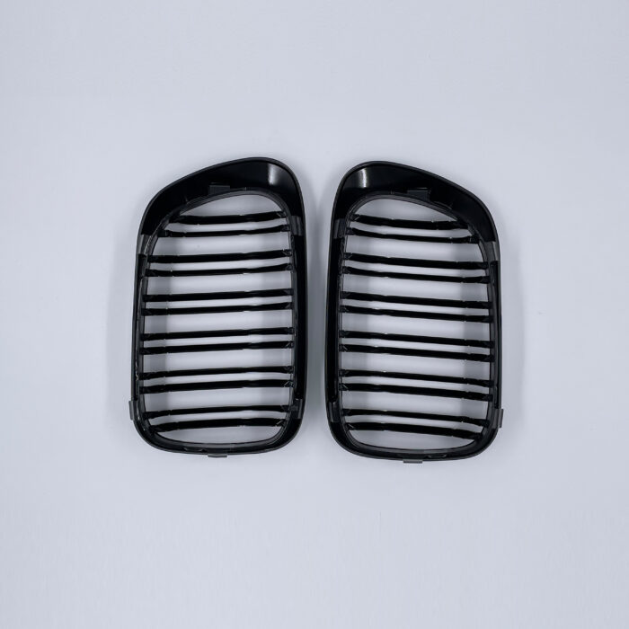 Juodos, blizgios, dvigubos grotelės skirtos BMW E46 PRE-LCI (1999-2003) - Image 4