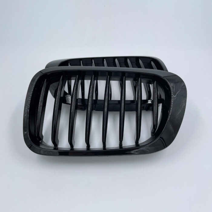 Juodos, blizgios, viengubos grotelės skirtos BMW E46 (1999-2003) PRE-LCI - Image 1