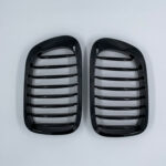 Juodos, blizgios, viengubos grotelės skirtos BMW E46 (1999-2003) PRE-LCI - Image 3