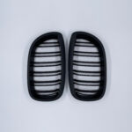 Juodos, matinės, dvigubos grotelės skirtos BMW E46 LCI (2003-2005) - Image 3