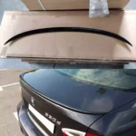 Juodas, blizgus spoileris skirtas BMW E90 - Image 5