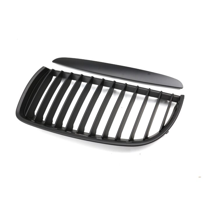 Juodos, matinės, viengubos grotelės skirtos BMW E90, E91 (2005-2008) - Image 3