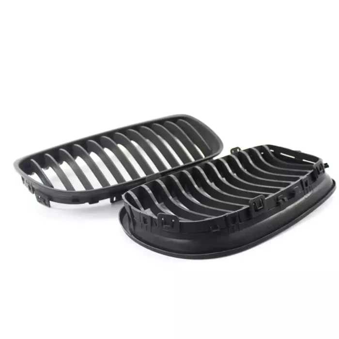 Juodos, matinės, viengubos grotelės skirtos BMW E90, E91 (2008-2012) - Image 2