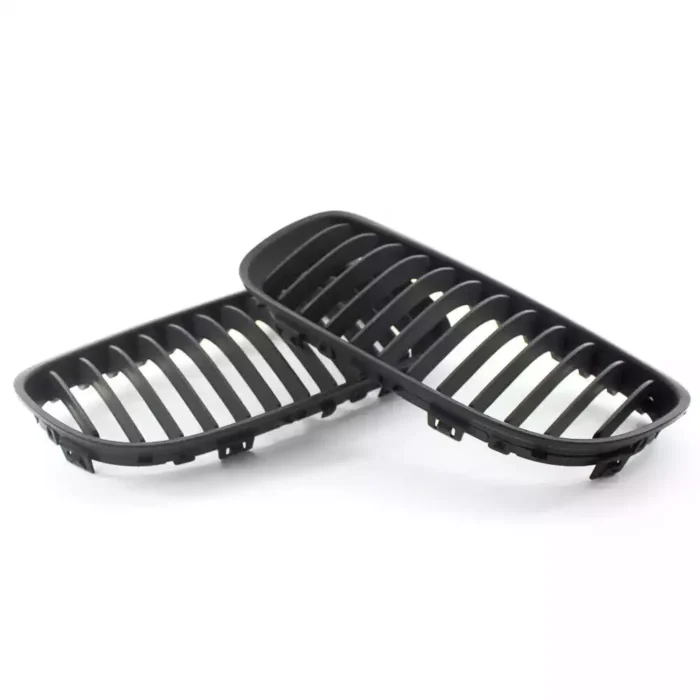 Juodos, matinės, viengubos grotelės skirtos BMW E90, E91 (2008-2012) - Image 3