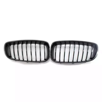 Juodos, blizgios, viengubos grotelės skirtos BMW F34