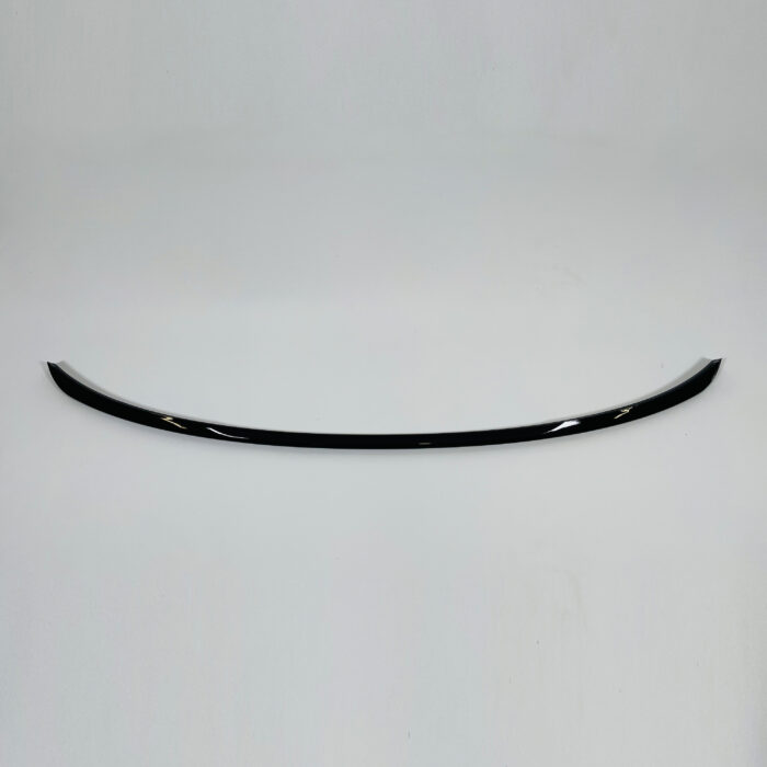 Juodas, blizgus spoileris skirtas BMW G20 - Image 4