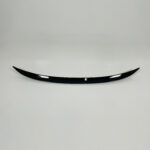 Juodas, blizgus spoileris skirtas BMW G20