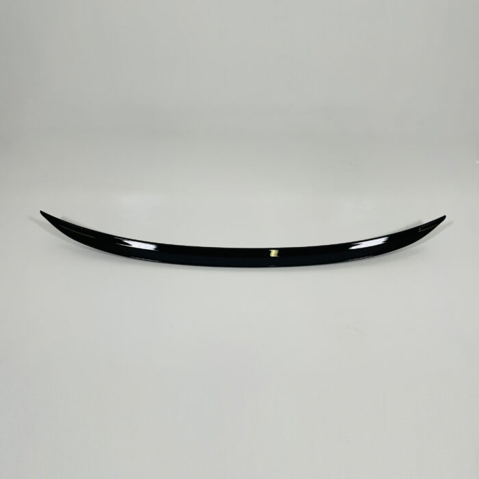 Juodas, blizgus spoileris skirtas BMW G20 - Image 1