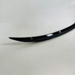 Juodas, blizgus spoileris skirtas BMW G20 - Image 2