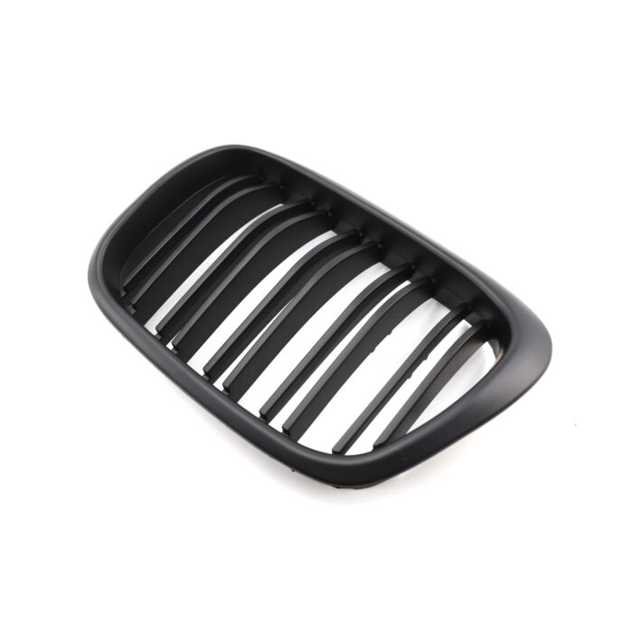 Juodos, matinės, dvigubos grotelės skirtos BMW E39 - Image 4