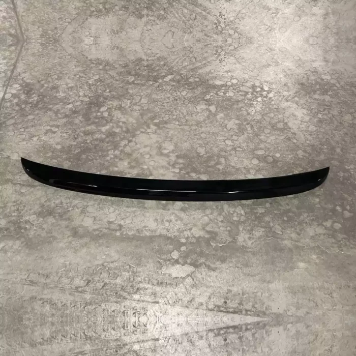 Juodas, blizgus spoileris skirtas BMW E39 - Image 2