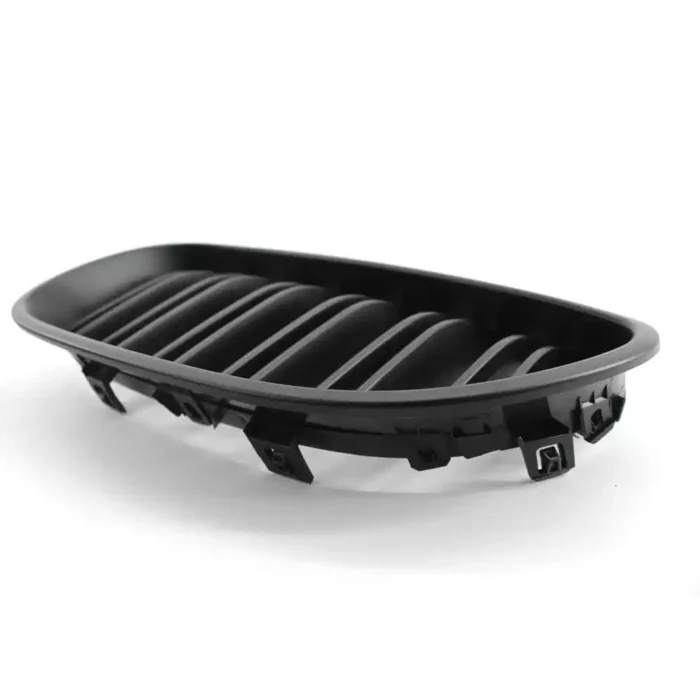 Juodos, matinės, dvigubos grotelės skirtos BMW E60, E61 - Image 4