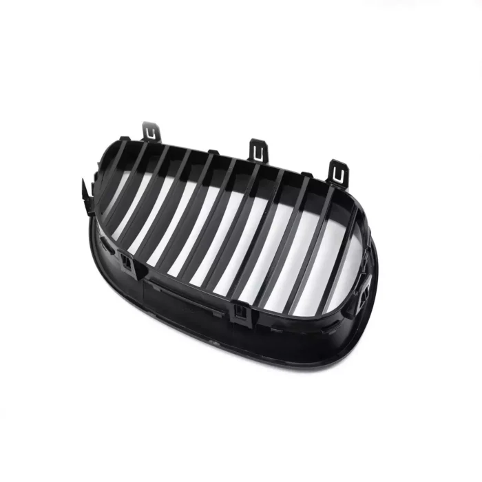 Juodos, blizgios, viengubos grotelės skirtos BMW E60, E61 - Image 4