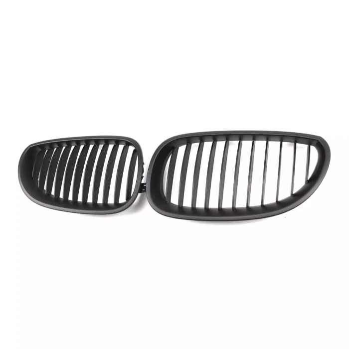 Juodos, matinės, viengubos grotelės skirtos BMW E60, E61 - Image 1