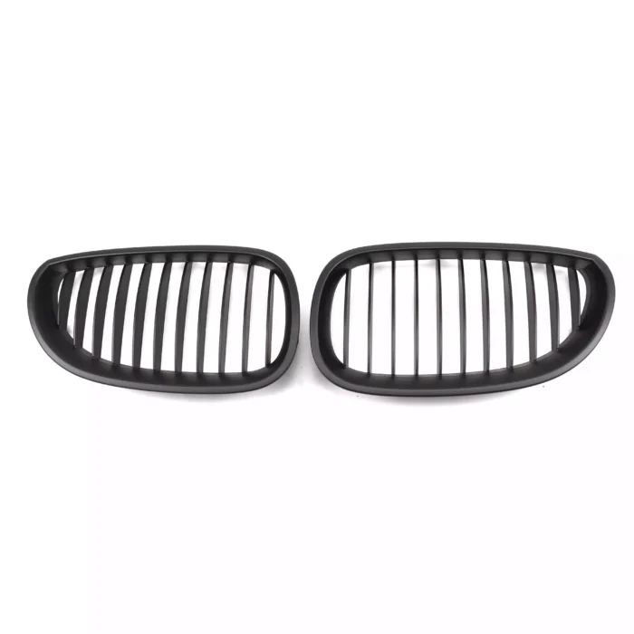 Juodos, matinės, viengubos grotelės skirtos BMW E60, E61 - Image 2