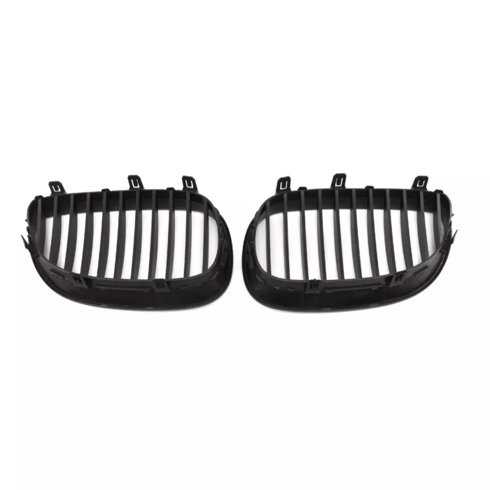 Juodos, matinės, viengubos grotelės skirtos BMW E60, E61 - Image 4