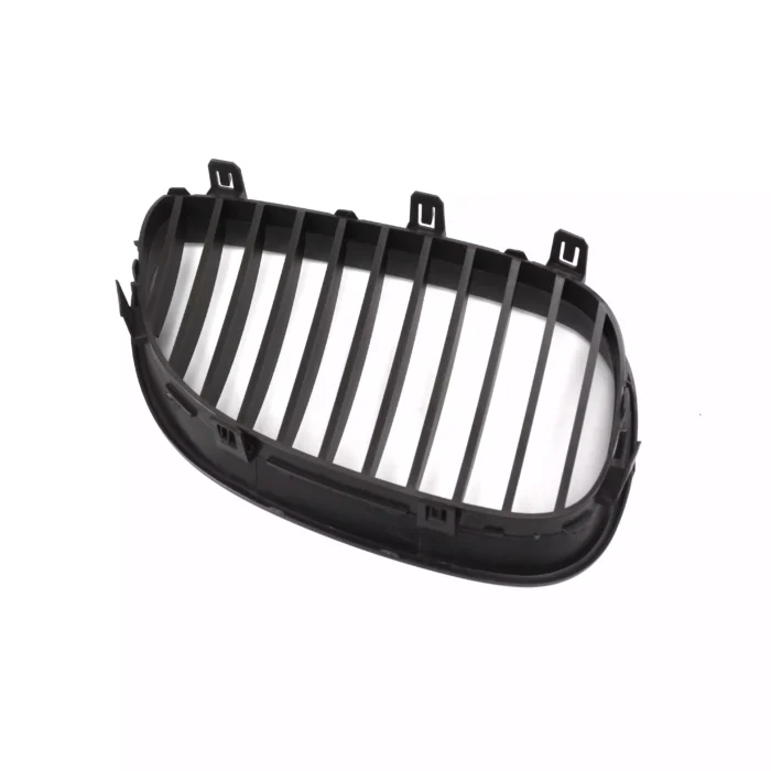 Juodos, matinės, viengubos grotelės skirtos BMW E60, E61 - Image 3