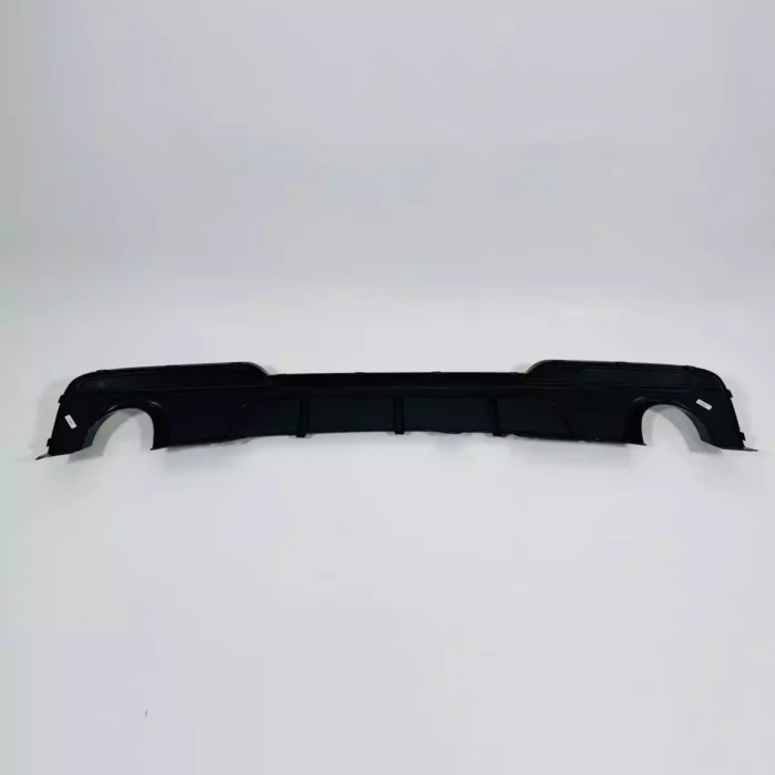 Juodas, blizgus (1x1) galinio buferio difuzorius skirtas BMW F10, F11 - Image 5