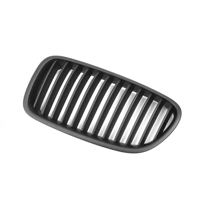 Juodos, matinės, viengubos grotelės skirtos BMW F10, F11 - Image 3