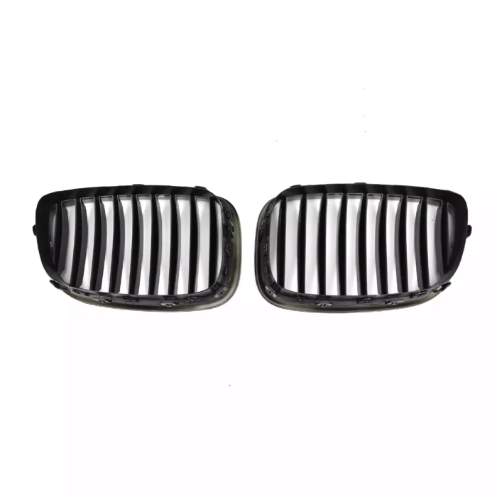 Juodos, blizgios, viengubos grotelės skirtos BMW F07 - Image 5
