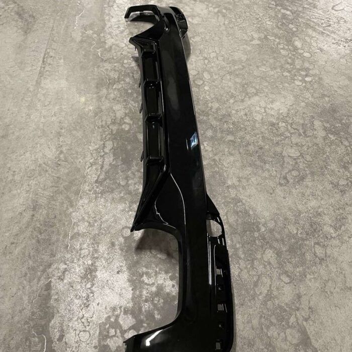 Juodas, blizgus, galinio buferio difuzorius skirtas BMW G30, G31 - Image 3