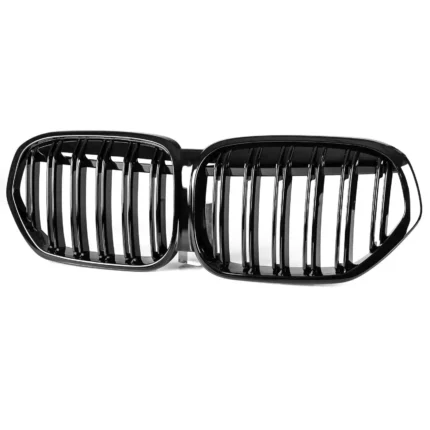 Juodos, blizgios, dvigubos grotelės skirtos BMW F48 (2020-)