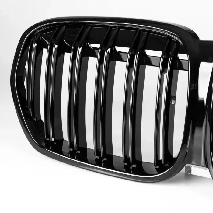 Juodos, blizgios, dvigubos grotelės skirtos BMW F48 (2020-) - Image 3