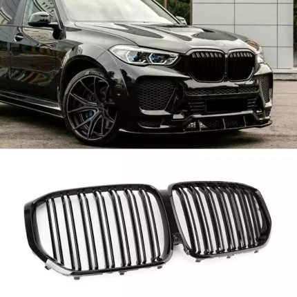 Juodos, blizgios, dvigubos grotelės skirtos BMW G05