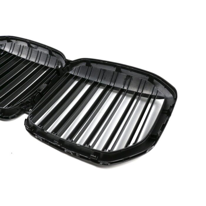 Juodos, blizgios, viengubos grotelės skirtos BMW G07 - Image 4