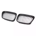 Juodos, blizgios, viengubos grotelės skirtos BMW E39