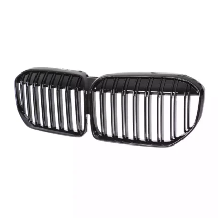 Juodos, blizgios, dvigubos grotelės skirtos BMW G11, G12 (2019-)